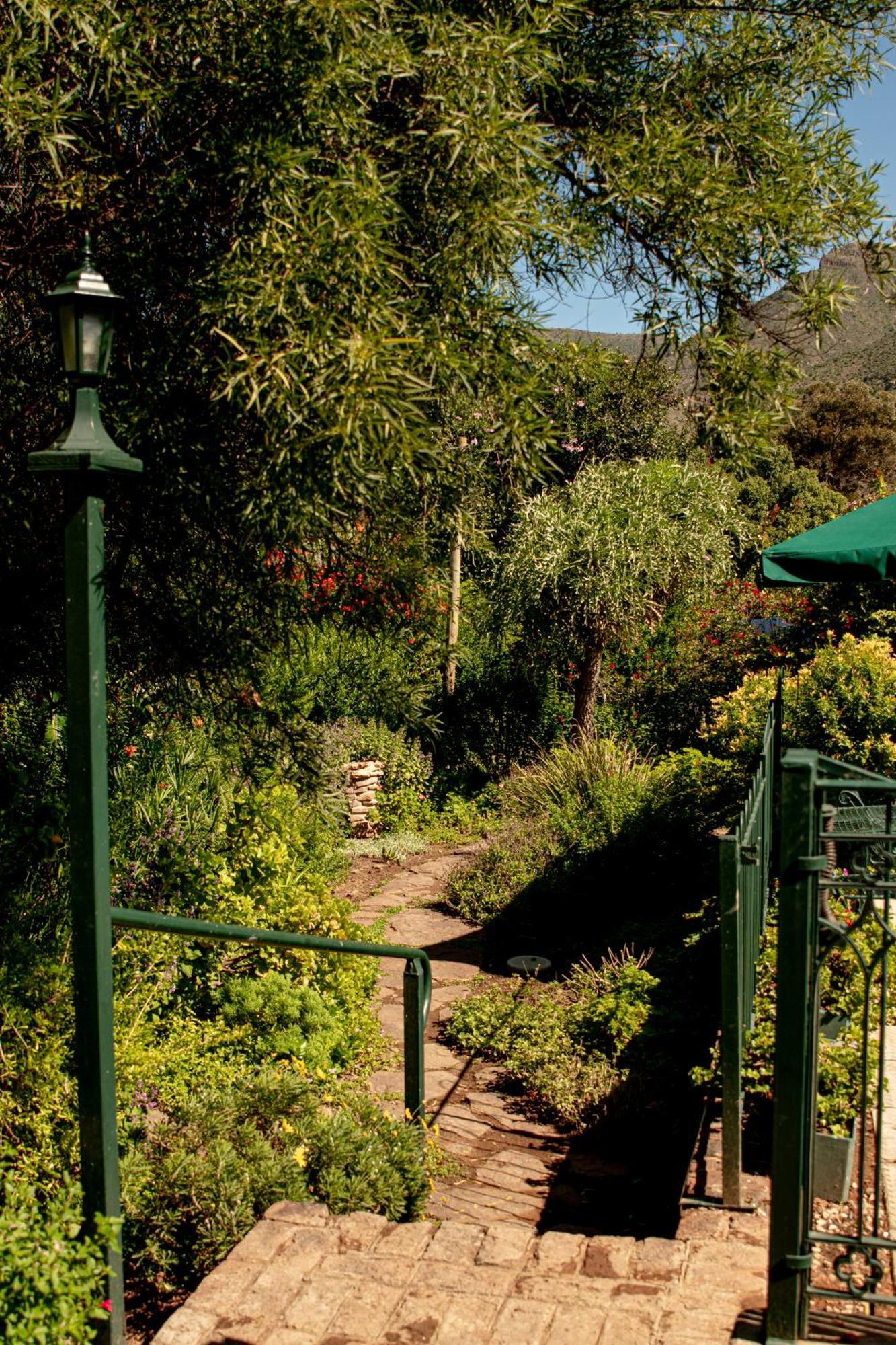 4 Rothman Street B&B Graaff-Reinet Екстериор снимка