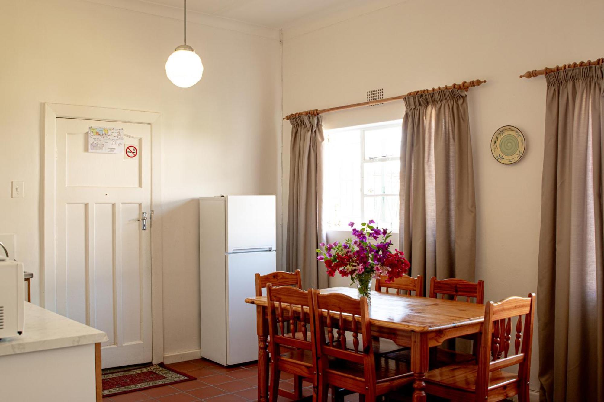 4 Rothman Street B&B Graaff-Reinet Екстериор снимка