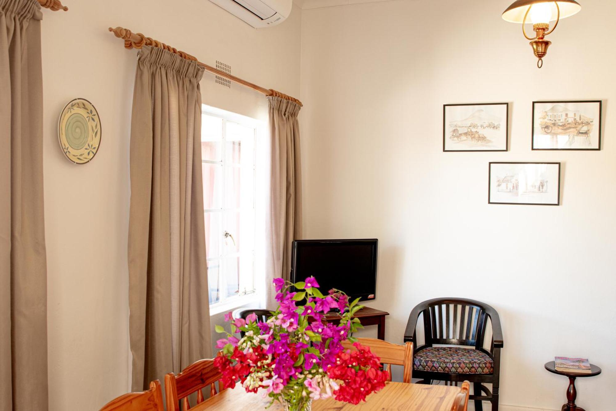 4 Rothman Street B&B Graaff-Reinet Екстериор снимка