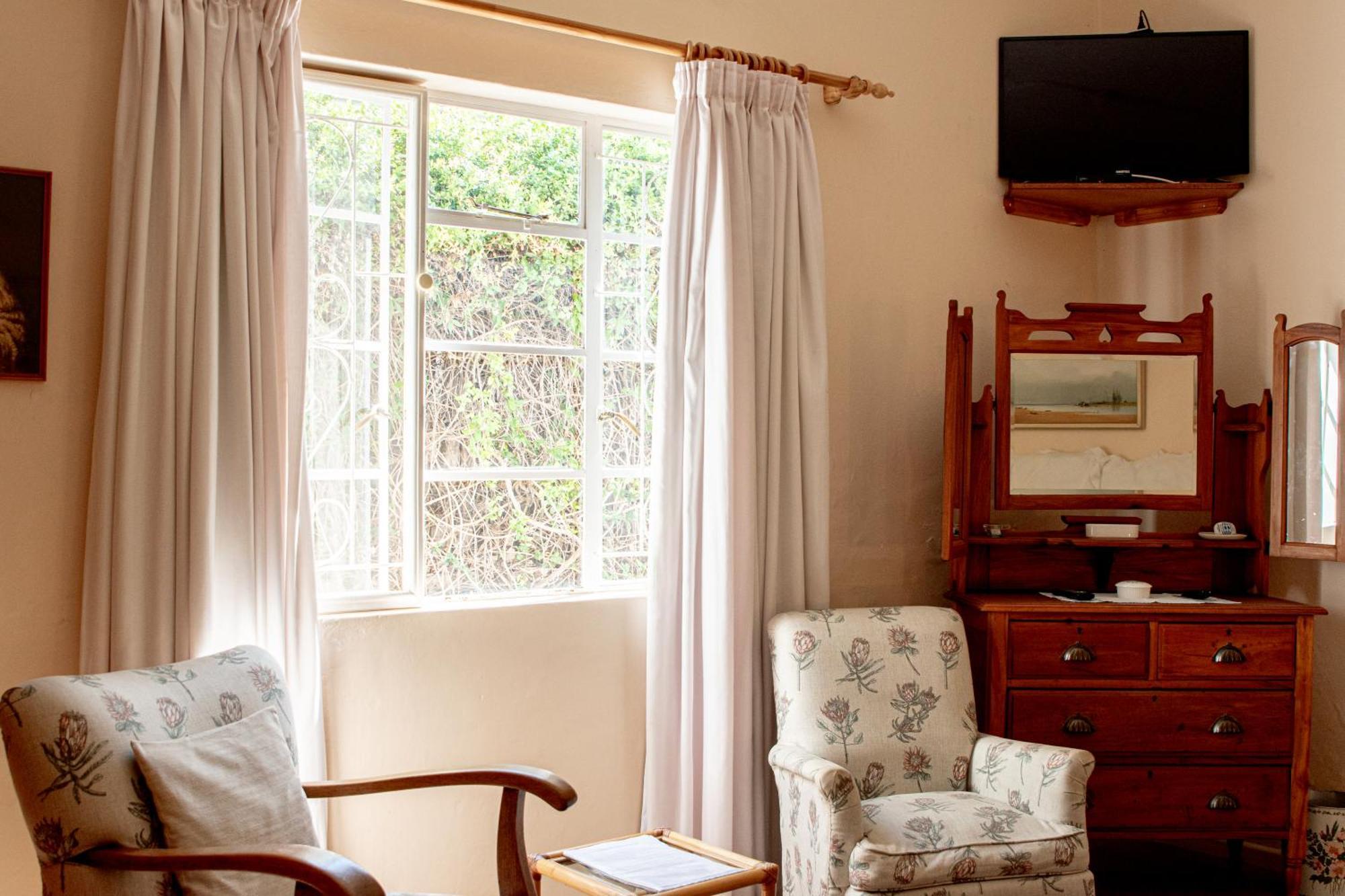 4 Rothman Street B&B Graaff-Reinet Екстериор снимка