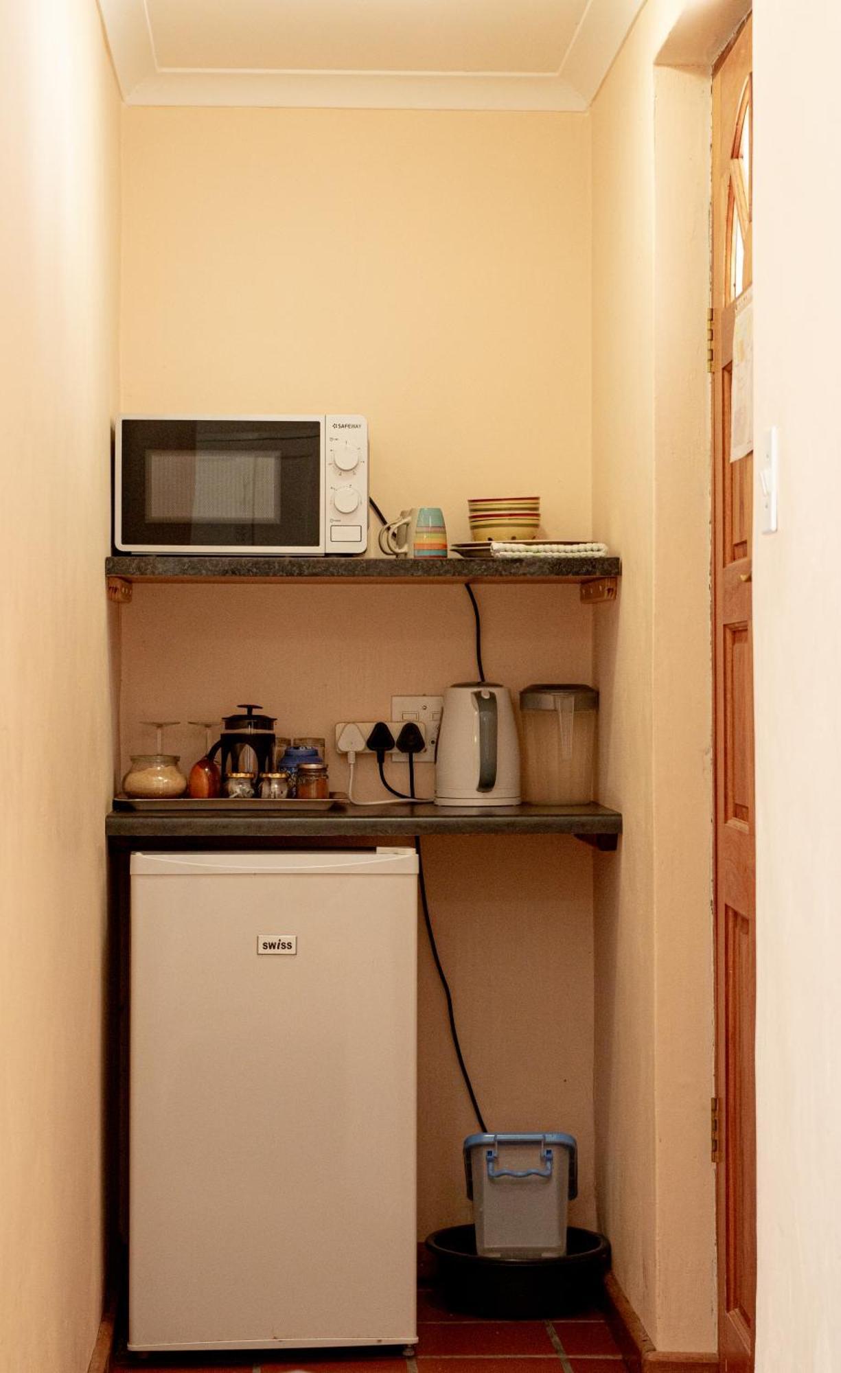 4 Rothman Street B&B Graaff-Reinet Екстериор снимка