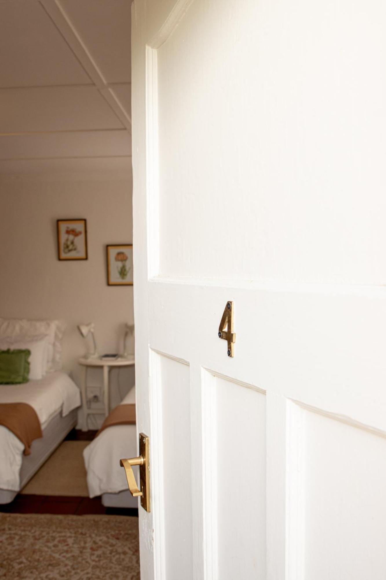 4 Rothman Street B&B Graaff-Reinet Екстериор снимка