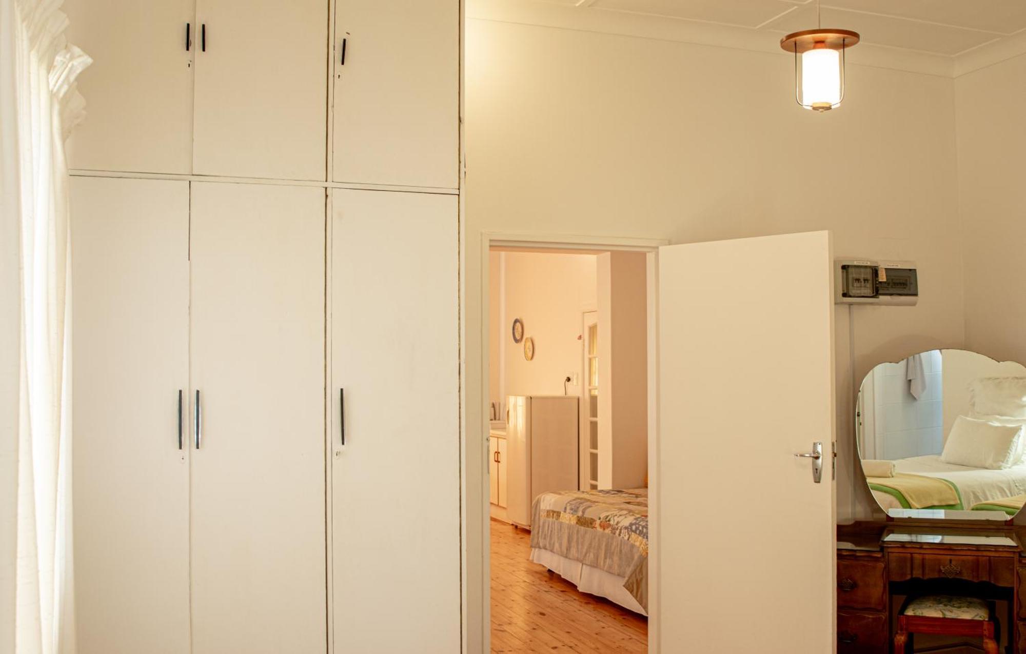 4 Rothman Street B&B Graaff-Reinet Екстериор снимка